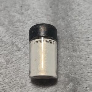 MAC Shimmering Pigment